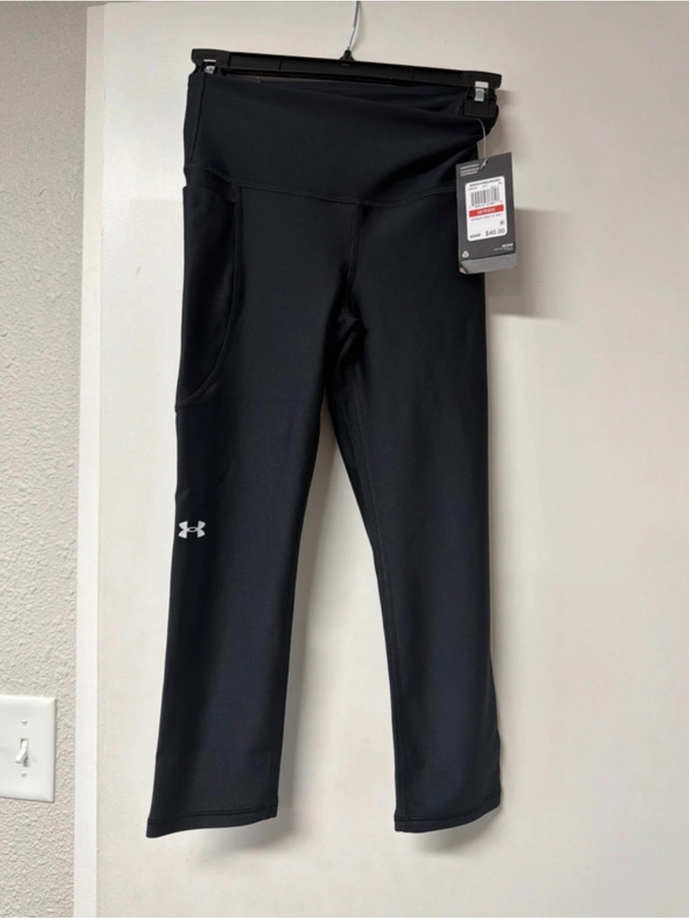 Under Armour Black Women's Capri Leggings with Side Pocket
